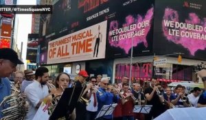 Nice: hommage aux victimes sur Times Square