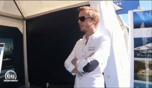 Un faux milliardaire essaye d'acheter... un yacht ! Regardez