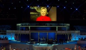 Hillary Clinton à la convention démocrate : "Nous venons de briser le plus grand des plafonds de verre"