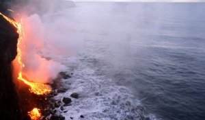 Incroyable éruption à Hawaï : une cascade de lave se déverse dans le Pacifique