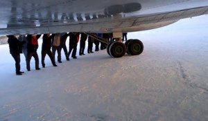 En Russie tu dois pousser ton avion pour décoller en hiver