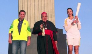 JO de Rio : la flamme olympique devant la statue du Christ rédempteur