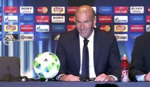 Zidane arrosé en conférence de presse !
