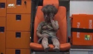 Syrie: un enfant rescapé d'un raid sur Alep enflamme la toile