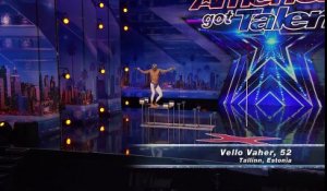La prestation de ce gymnaste de 52 ans laisse bouche bée le public et les jurés de "America's Got Talent"