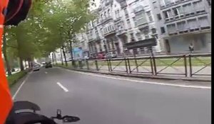 Ce motard nous montre les dangers de rouler en ville à moto... Ne Soyez Pas Désolé, Soyez Attentif