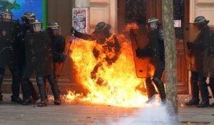 Un CRS brûlé par un cocktail Molotov à Paris