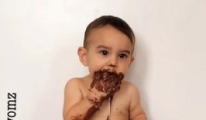 Ce bébé qui raffole du Nutella est aussi dégouttant qu'adorable