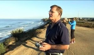 Hillary Clinton et Donald Trump volent au-dessus d'une plage californienne