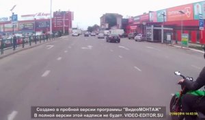 (CHOC) Un motard renverse un piéton dans la rue