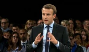 En meeting à Strasbourg, Emmanuel Macron charge Alain Juppé et Nicolas Sarkozy