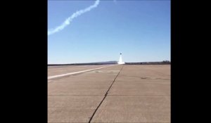 Un avion de chasse fait un rase motte à 1m du sol - Patrouille Américaine