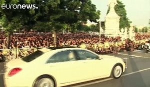Des dizaines de milliers de Thaïlandais ont suivi le convoi funéraire de leur roi