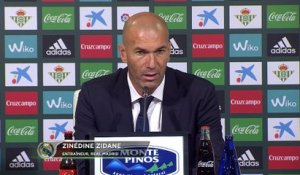 8e j. - Zidane "heureux" après le carton du Real Madrid