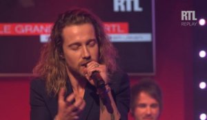 Le Lac - Julien Doré sur la scène du Grand Studio RTL