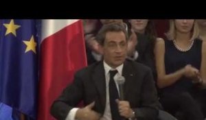 Nicolas Sarkozy échange avec le public à Toulouse