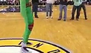 Le rookie des Pacers obligé de danser déguisé en tortue ninja