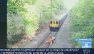 Zap Actu du 26 octobre 2016 -  Deux hommes qui évitent un train !