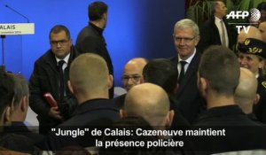 "Jungle" de Calais: Cazeneuve maintient la présence policière