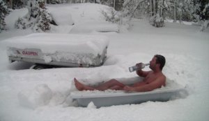 Un norvégien fête la première grosse chute de neige de l'année