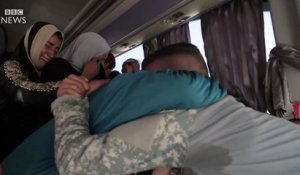 Un soldat Irakien retrouve sa mère
