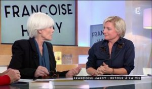 "C à Vous" : Françoise Hardy se dit "séduite" par Emmanuel Macron (Vidéo)