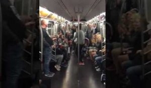 Pole dance dans le métro