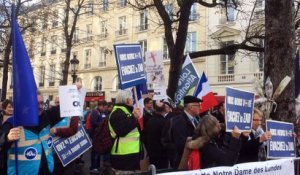 Nantes : trois associations pro-aéroport manifestent à Paris