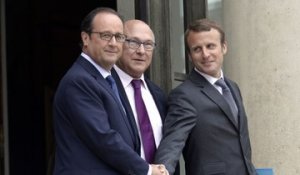 Emmanuel Macron réagit au renoncement de François Hollande: "C'est une décision courageuse"