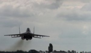 Passage d'un avion de chasse russe en rase motte !