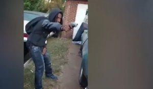 Un mannequin-challenge armé conduit à deux arrestations : des armes et de la drogues saisies