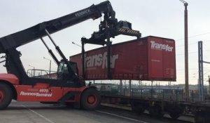 Rennes Terminal met des camions sur des trains