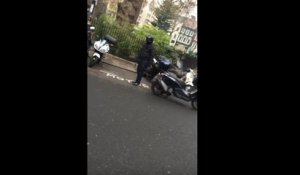 Deux voleurs de moto à Londres en plein jour