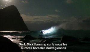 Surf: Mick Fanning surfe sous les aurores boréales norvégiennes