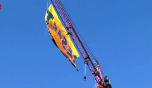 Une immense banderole "Resist" flotte à deux pas de la Maison-Blanche