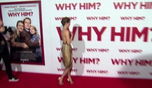 Zoey Deutch, un tapis rouge super doré à la première du film "Why Him ?"