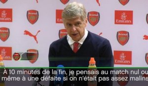 Arsenal - Wenger réfléchit à recruter un attaquant
