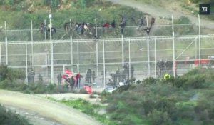 Plus d’un millier de migrants tentent de forcer la frontière Maroc-Espagne à Ceuta