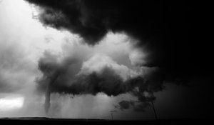 Pulse - la beauté ensorcelante des orages photographiés en noir et blanc