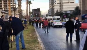 Turquie : les premiers secours interviennent après l'attentat d'Izmir