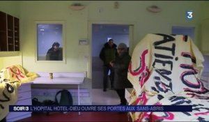 Paris : des sans-abris hébergés à l'Hôtel-Dieu