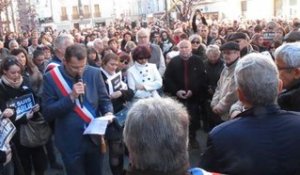 1 600 personnes rassemblees pour rendre hommage aux victimes des...