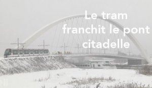 Les essais du tram sur le pont citadelle à Strasbourg