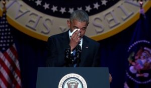 En larmes, Barack Obama rend hommage à sa femme Michelle