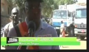 Deux Camions Benz que le Député Abdoul Diané a remis à la Mairie de Segou.