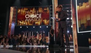 Très ému, Johnny Depp évoque son divorce lors de son discours de remer­cie­ment aux People's choice awards