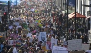 Défilés anti-Trump : plusieurs dizaines de milliers de manifestants en Europe