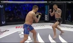 MMA : il continue de frapper son adversaire au sol alors que le combat est fini.