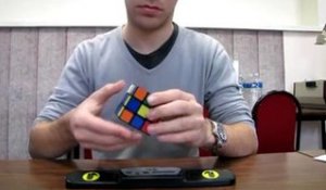 Victor, virtuose strasbourgeois du Rubik's Cube