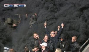 Championnat des Pays-Bas - 32ème journée - L'incroyable panache de fumée lors de PSV - AJAX